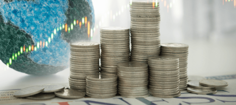 Keynesiano e Neoclássico: Compare os modelos econômicos e suas diferenças chave