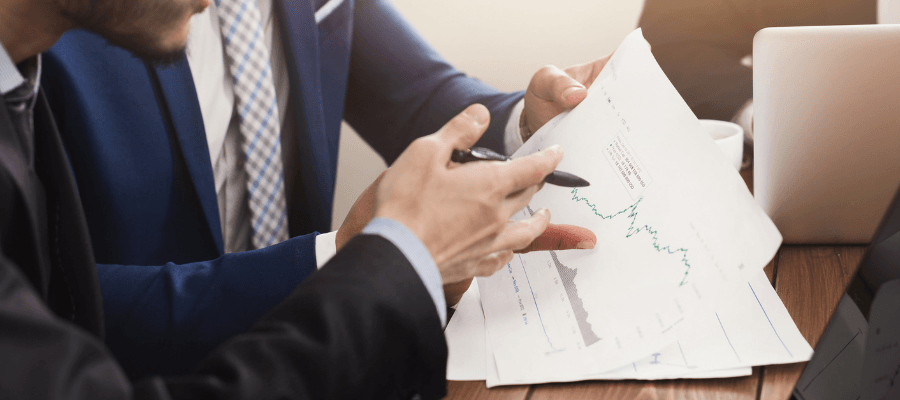 Valuation de empresas cíclicas: Como analisar negócios que sobem e caem com a economia