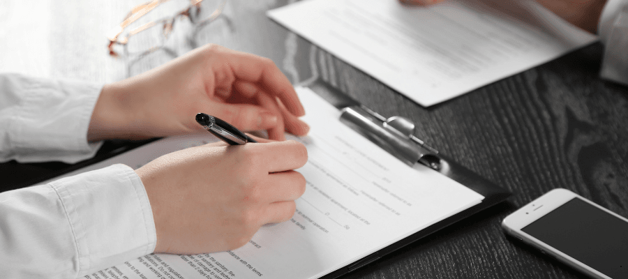 Como analisar contratos típicos e atípicos em FIIs