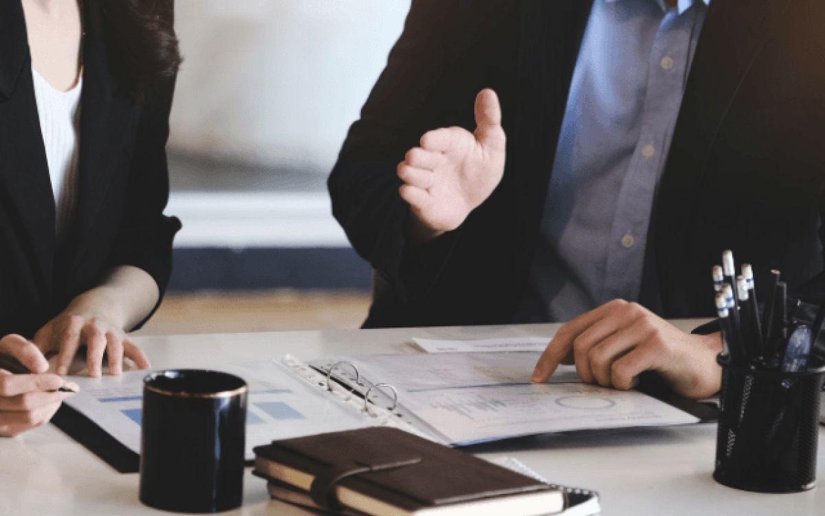 Valuation de Empresas em Reestruturação: Como o modelo de Opções Reais revela o valor oculto