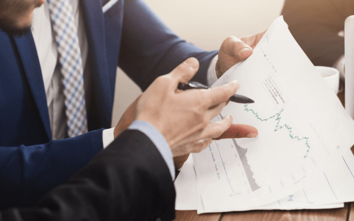 Valuation de empresas cíclicas: Como analisar negócios que sobem e caem com a economia