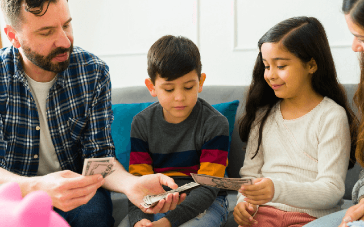 Educação financeira infantil: Como ensinar seu filho a lidar com dinheiro desde cedo