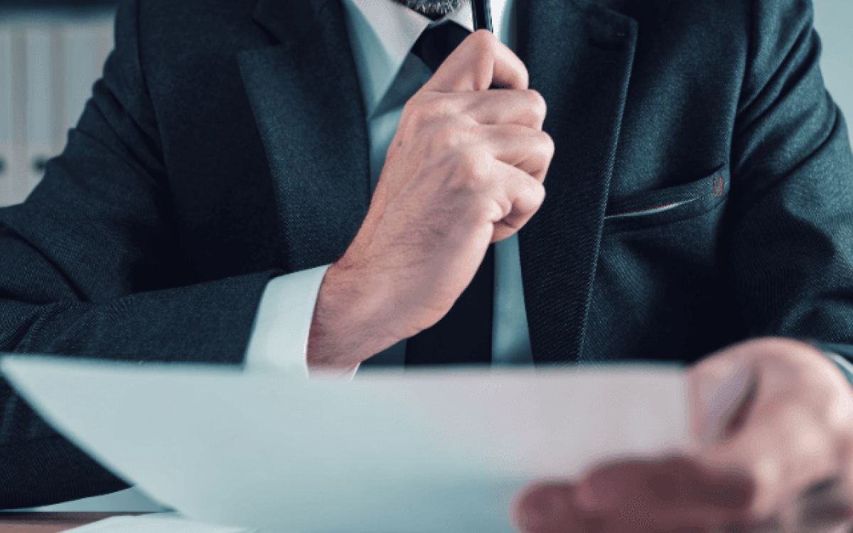 Fiduciário: O que é e como funciona esse papel essencial no mercado financeiro