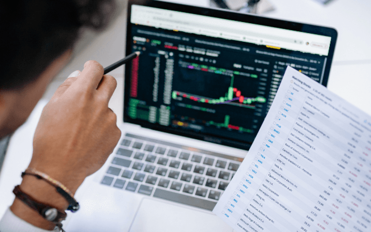 Quais indicadores analisar antes de investir em ações e como evitar decisões superficiais