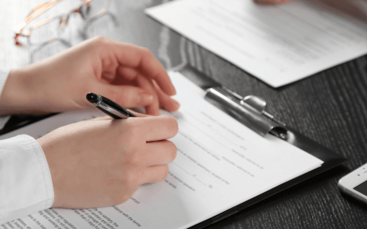 Como analisar contratos típicos e atípicos em FIIs