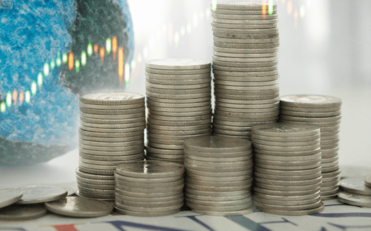 Keynesiano e Neoclássico: Compare os modelos econômicos e suas diferenças chave